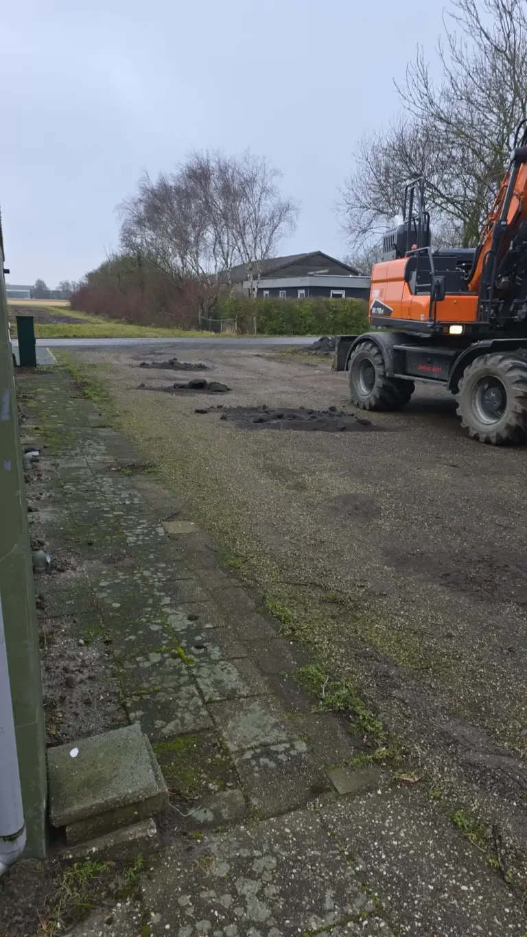 Gaten gedicht op parkeerplaats
